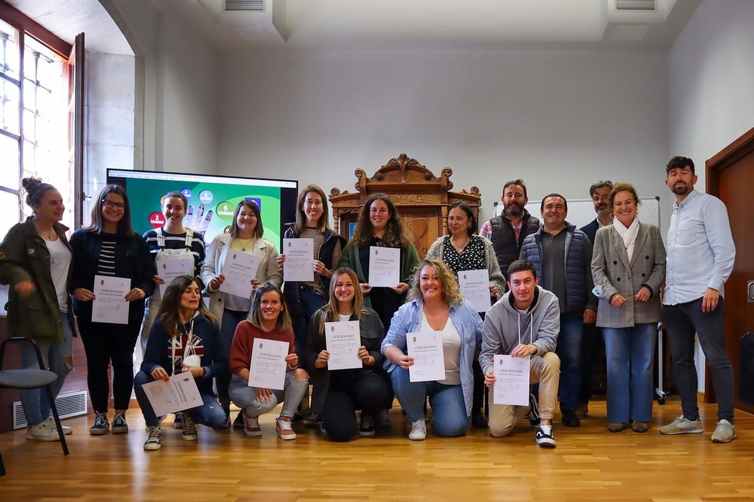 Finaliza el primer curso de lengua de signos en Comillas con la participación de dieciséis de personas