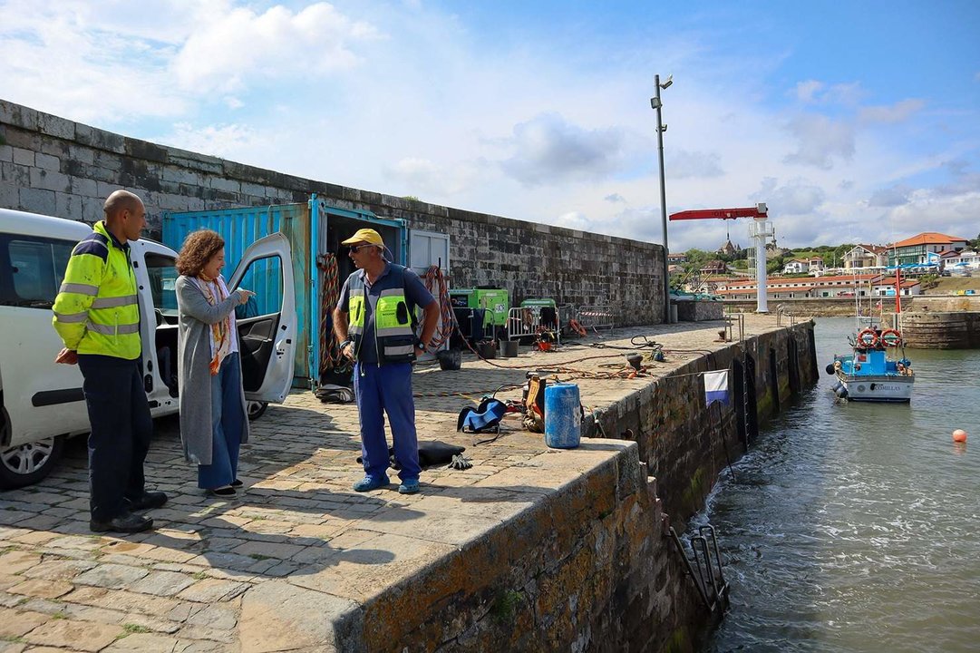 Obras Públicas invierte 178.475 euros en la instalación de pantalanes en el puerto de Comillas