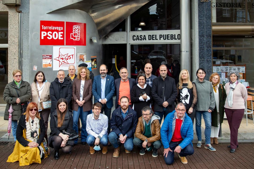 Urraca y la Comisión Ejecutiva del PSOE de Torrelavega