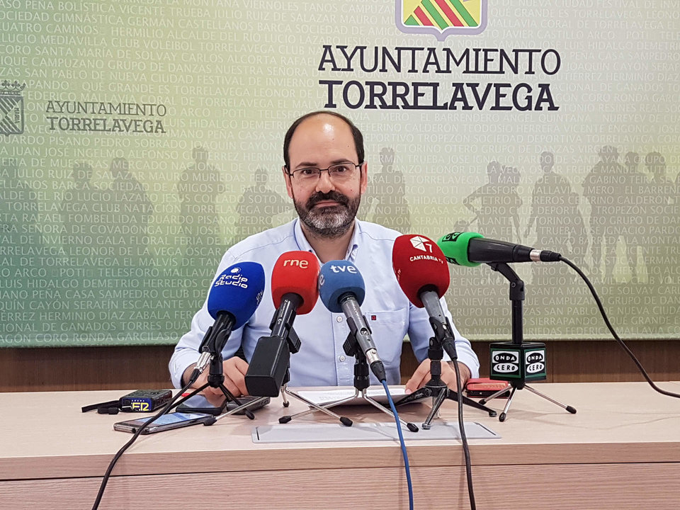 El concejal de Medio Ambiente José Luis Urraca Casal en rueda de prensa