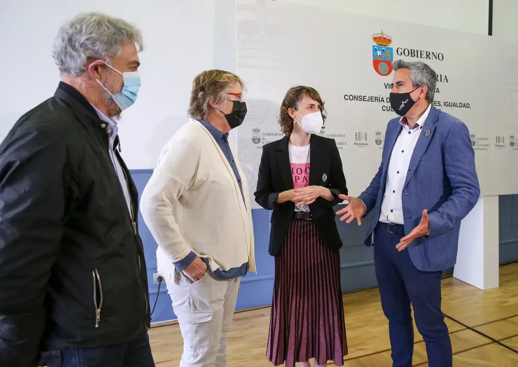 El vicepresidente y consejero de Universidades, Igualdad, Cultura y Deporte, Pablo Zuloaga, presenta en rueda de prensa la convocatoria de ayudas para la producción de largometrajes en Cantabria.
11 may 20