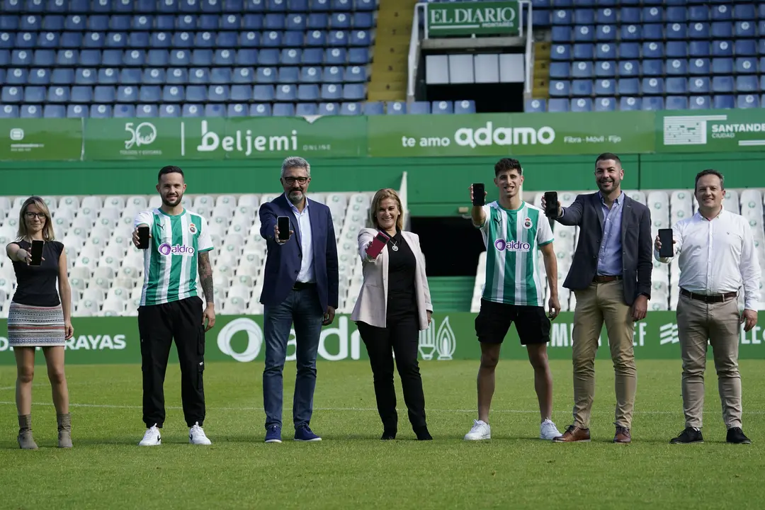 PATROCINIO RACING 2021-2022-MIQUEL PARERA, MARCO CAMUS Y VÍCTOR DIEGO (RACING)_ DAVID LLANO, BEATRIZ HIGUERAS, ALBERTO ZÁRRAGA Y ESTHER SÁNCHEZ (ADAMO)