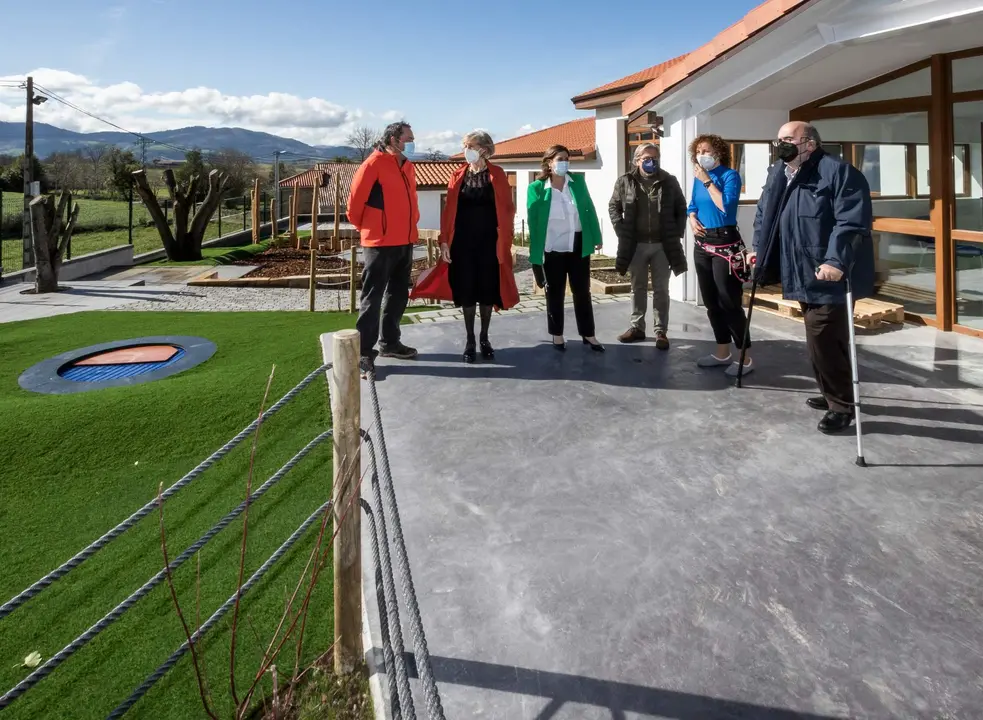 12:45 horas. CEI Ambrosio Díez Gómez, Penagos
La consejera de Educación y Formación Profesional, Marina Lombó, visita este centro educativo con motivo de la finalización de las obras que la Consejería ha realizado en el centro.
