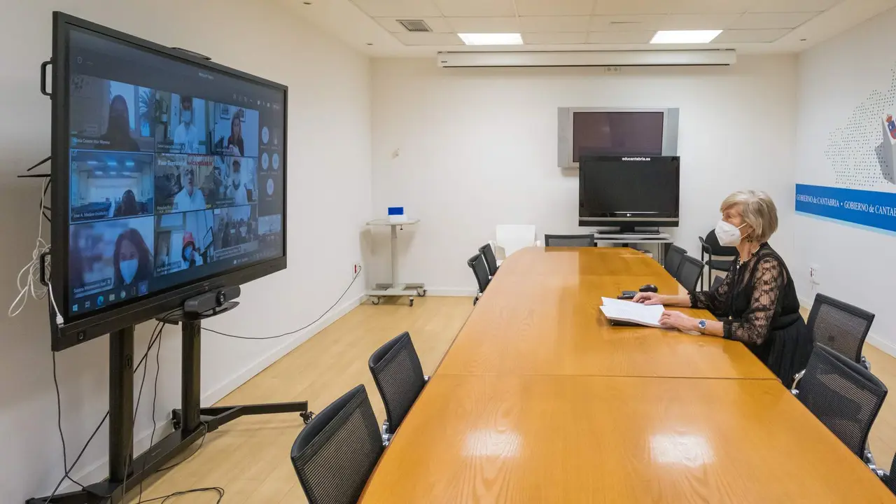 09:00 horas. Consejería de Educación y Formación Profesional (8ª planta). La consejera de Educación y Formación Profesional, Marina Lombó, inaugura, de forma telemática, la X Olimpiada de Geología de Cantabria. 11 de febrero de 2022 © Raúl Lucio