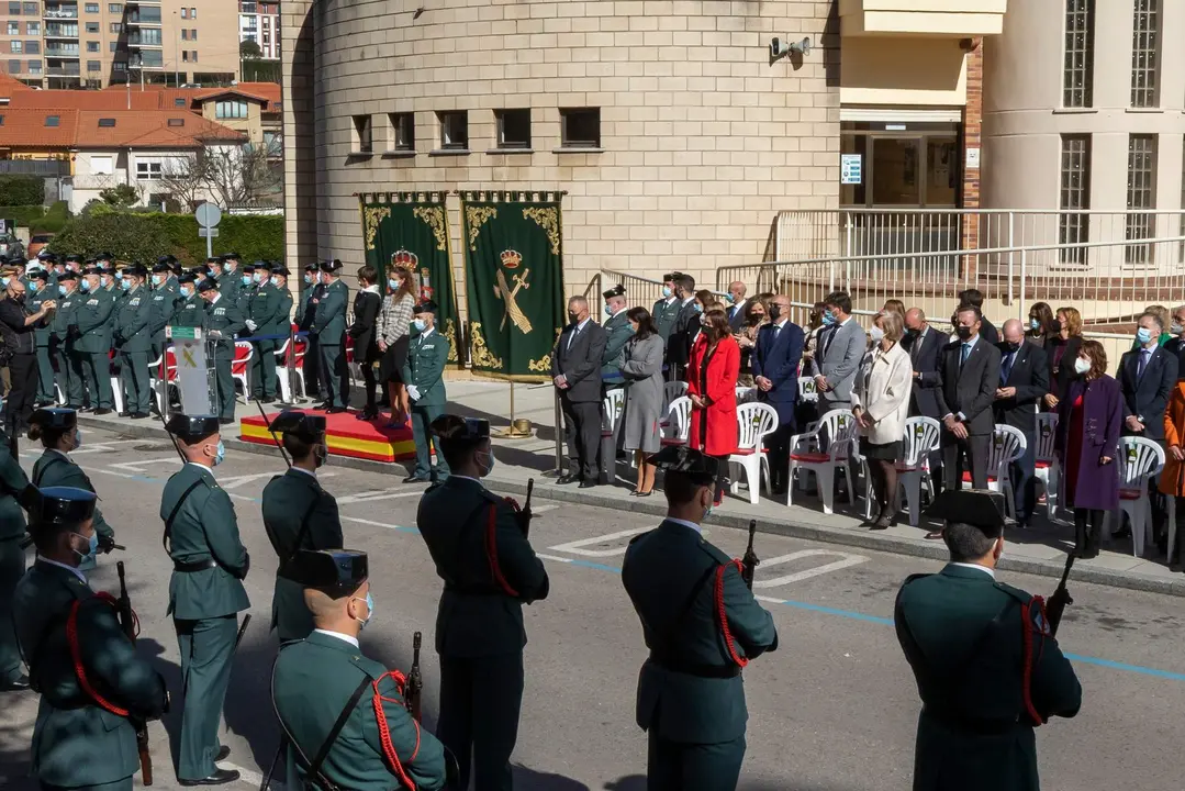 12:00 horas. Cuartel de la Guardia Civil. Campogiro, 92, Santander
Los consejeros de Presidencia, Interior, Justicia y Acci&oacute;n Exterior, Paula Fern&aacute;ndez, de Desarrollo Rural, Ganader&iacute;a, Pesca, Alimentaci&oacute;n y Medio Ambiente, Guillermo Blanco, y de Empleo y Pol&iacute;ticas Sociales, Ana Bel&eacute;n &Aacute;lvarez, asisten a la toma de posesi&oacute;n del nuevo coronel jefe de la Guardia Civil en Cantabria, Antonio Orantos.
