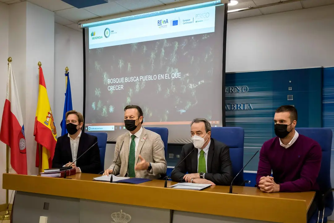 11:00 Sala de prensa del Gobierno de Cantabria
El consejero de Desarrollo Rural, Ganadería, Pesca, Alimentación y Medio Ambiente, Guillermo Blanco, presenta, en rueda de prensa, el proyecto 'Bosque busca pueblo en el que crecer'. Estará acompañado en el acto por Pablo Diestro, presidente de la Federación de Municipios de Cantabria, Esteban Obregón, adjunto al director general de CO2 Revolution, y Roberto Izaga, director de Iberdrola Renovables – Zona Norte.
01 de marzo de 2022
Fotografía: Silvia Bouzo