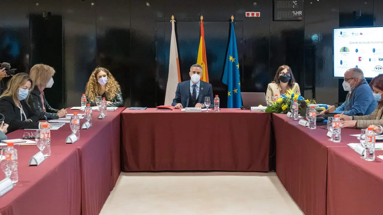 11:00 horas. Palacio de Festivales. El vicepresidente y consejero de Universidades, Igualdad, Cultura y Deporte, Pablo Zuloaga, preside la reunión del Comité de Coordinación de Ayuda Humanitaria y Refugio a Ucrania, a la que asisten los consejeros de Educación y Formación Profesional, Marina Lombo, y de Sanidad, Miguel Rodríguez. 9 de marzo de 2022 © Raúl Lucio