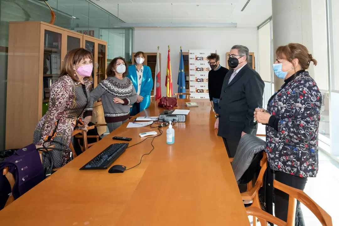 09:30.- Instituto Cántabro de Servicios Sociales, ICASS, General Dávila (Planta 4ª)
La consejera de Empleo y Políticas Sociales, Ana Belén Álvarez, se reúne con representantes de CERMI y EAPN.
