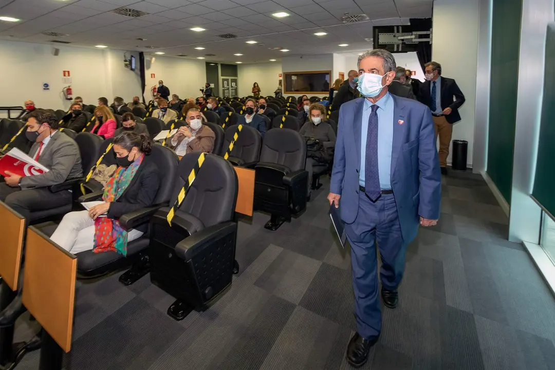 10:00 horas. Sal&oacute;n de actos de SODERCAN. PCTCAN 
El presidente de Cantabria, Miguel &Aacute;ngel Revilla, acompa&ntilde;ado del consejero de Industria, Turismo, Innovaci&oacute;n, Transporte y Comercio, Javier L&oacute;pez Marcano, preside la reuni&oacute;n de la Alianza por la Industria convocada para analizar la repercusi&oacute;n de la guerra en Ucrania

