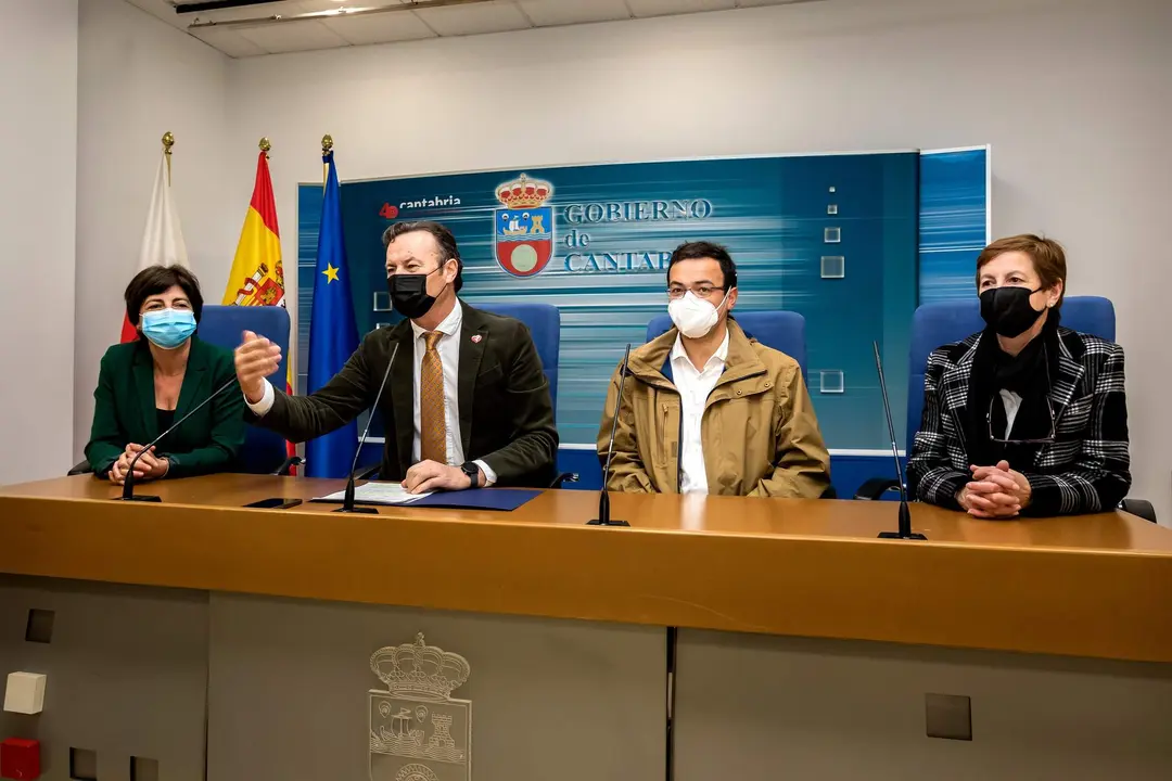 11:30 Sala de prensa del Gobierno de Cantabria
El consejero de Desarrollo Rural, Ganadería, Pesca, Alimentación y Medio Ambiente, Guillermo Blanco, presenta, en rueda de prensa, el I Concurso Morfológico Regional de Ganado Equino de Raza Hispano Bretona. Intervienen en el acto la directora general de Ganadería, Beatriz Fernández, la presidenta de la Asociación de Criadores de Ganado Equino de Raza Hispano Bretón, María del Carmen Ramasco, y el alcalde de Ruente, Jaime Díaz.
15 de marzo de 2022
Fotografía: Silvia Bouzo