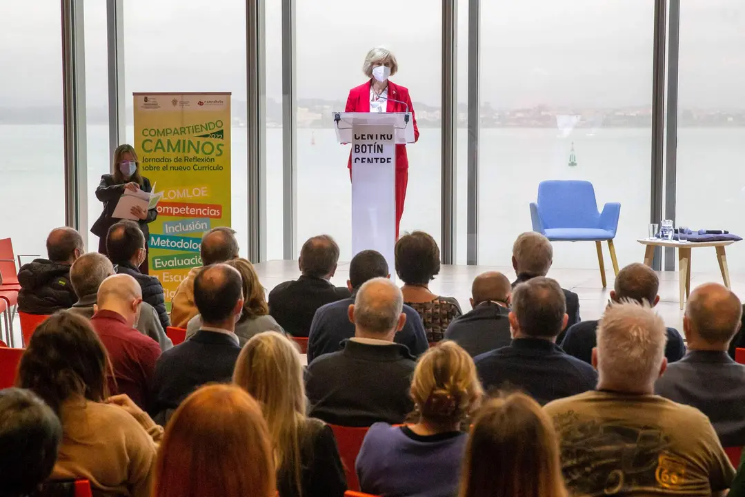 12:30 horas. Salón de Actos del Centro Botín
La consejera de Educación y Formación Profesional, Marina Lombó, participa en la jornada de formación sobre el nuevo currículo en el marco de la LOMLOE. 16 MARZO 2022 © Miguel De la Parra
