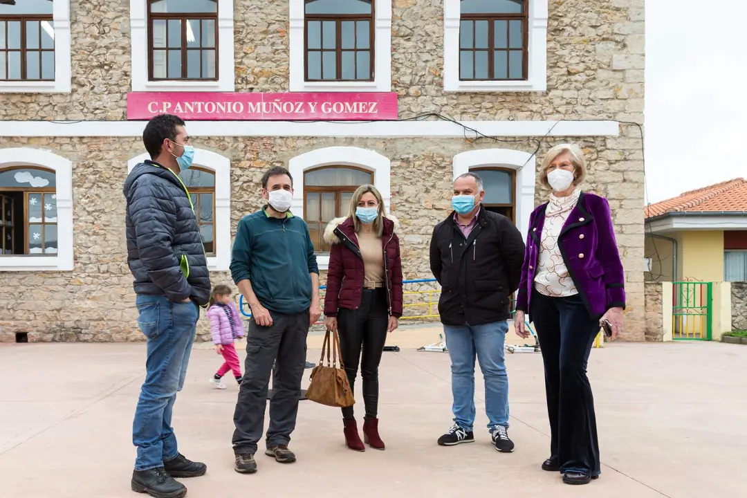 11:30 horas. Casar de Periedo. Cabezón de la Sal. La consejera de Educación y Formación Profesional, Marina Lombó, visita el CEIP Antonio Muñoz y Gómez. 18 de marzo de 2022 © Raúl Lucio