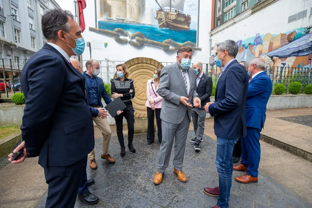 El vicepresidente y consejero de Universidades, Igualdad, Cultura y Deporte, Pablo Zuloaga, y el consejero de Sanidad, Raúl Pesquera, asisten a la toma de posesión del gerente y varios altos cargos del Servicio Cántabro de Salud y de la Consejería de Sanidad. 
25 mar 22