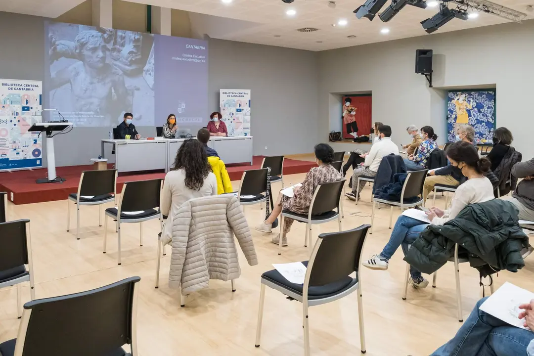 09:30 horas. Biblioteca Central de Cantabria. La consejera de Presidencia, Interior, Justicia y Acción Exterior, Paula Fernández, interviene en el curso de gestión de bienes de interés histórico y cultural en emergencias. 29 de marzo de 2022 © Raúl Lucio