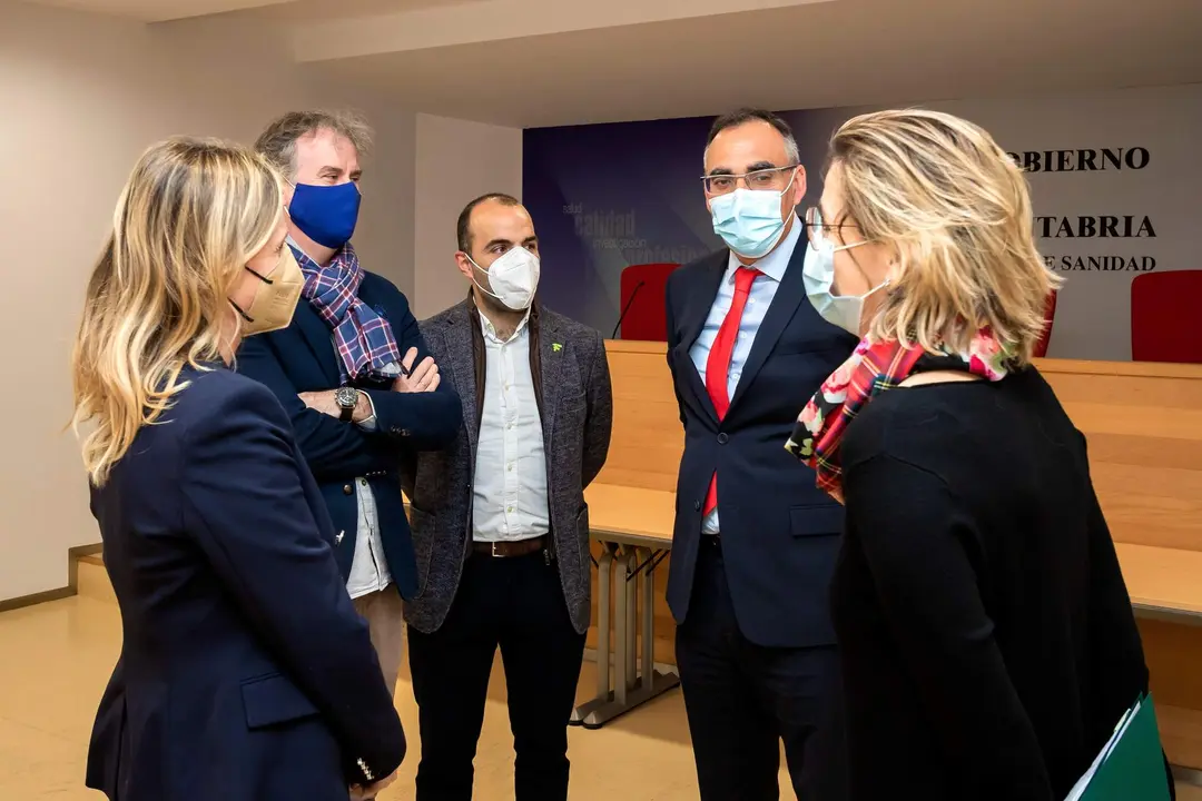 10:00 horas. Consejería de Sanidad
El consejero de Sanidad, Raúl Pesquera, recibe a la presidenta del Colegio de Farmacéuticos, Rita de la Plaza.
19 de abril de 2022
Fotografía: Silvia Bouzo