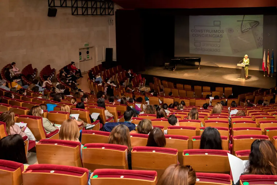 09:30 horas. Sala Pereda. Palacio de Festivales de Cantabria
La consejera de Educación y Formación Profesional, Marina Lombó, inaugura la jornada de igualdad ‘Construimos conciencias’.
06 de mayo de 2022
Fotografía: Silvia Bouzo