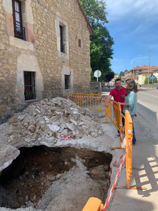 Lydia Terán y Julio Ruiz de Salazar en el lugar de la última fuga