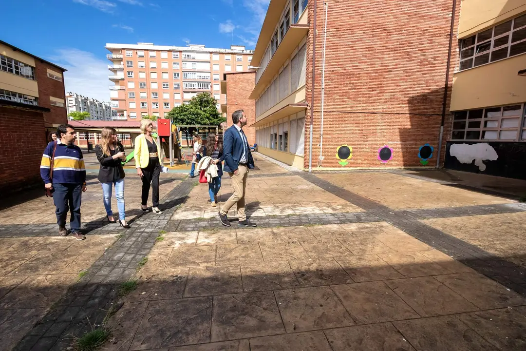 10:30 horas. CEIP Juan de la Cosa, Santoña La consejera de Educación y Formación Profesional, Marina Lombó, visita este centro educativo.
22 de junio de 2022
Fotografía: Silvia Bouzo