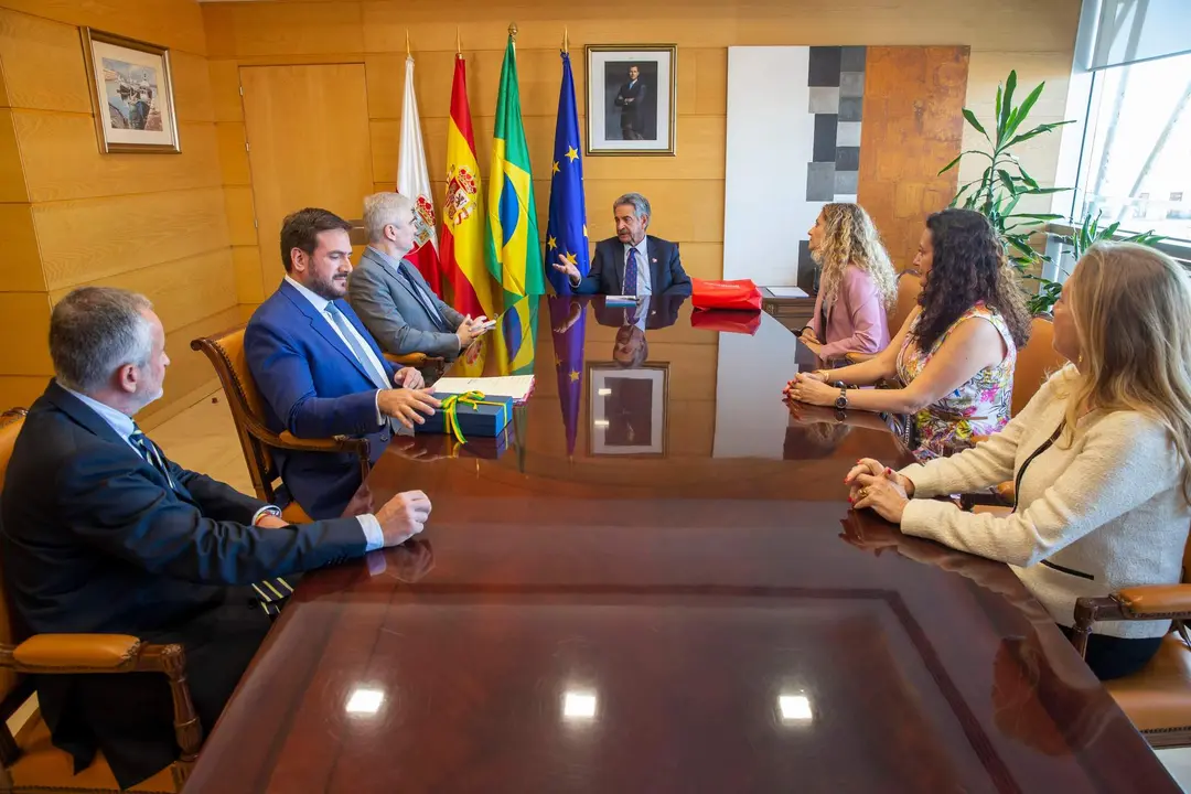 12:00.-Gobierno de Cantabria 
El presidente de Cantabria, Miguel Ángel Revilla, y la consejera de Presidencia, Interior, Justicia y Acción Exterior, Paula Fernández, se reúnen con el embajador de Brasil en España, Orlando Leite Ribeiro. 
28 JUNIO 2022 © Miguel De la Parra