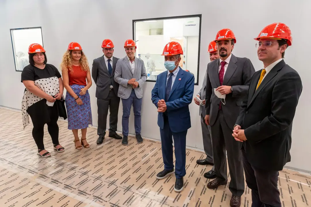 12:30 horas. Derivados del Flúor, Castro Urdiales
El presidente de Cantabria, Miguel Ángel Revilla, y el vicepresidente y consejero de Universidades, Igualdad, Cultura y Deporte, Pablo Zuloaga, visitan las instalaciones de esta empresa junto con el secretario general del Ministerio de Industria, Raúl Blanco. 
11 JULIO 2022 © Miguel De la Parra