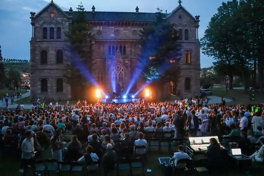 Ara Malikian vuelve a Comillas con un concierto ‘inolvidable y lleno de magia’1