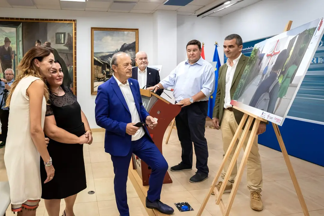 11:30 horas. Sala de prensa del Gobierno
El consejero de Industria, Turismo, Innovación, Transporte y Comercio, Javier López Marcano, presenta, en rueda de prensa, la imagen de los estands de Fitur y otras Ferias de Turismo nacionales 2023/24 y la convocatoria del concurso de licitación para la construcción de los mismos. 
09 de agosto de 2022
Fotografía: Silvia Bouzo