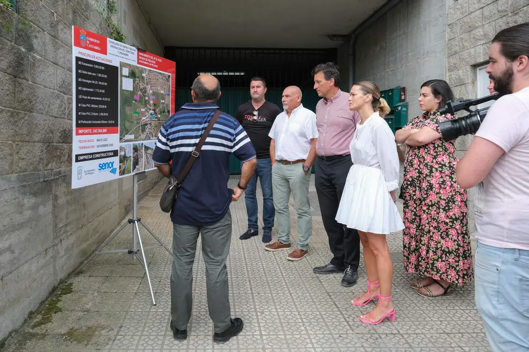 09:30 horas. Boo de Piélagos. El consejero de Obras Públicas, Ordenación del Territorio y Urbanismo, José Luis Gochicoa, visita varias intervenciones de su departamento en materia de aguas en el municipio de Piélagos. 9 de agosto de 2022 © Raúl Lucio