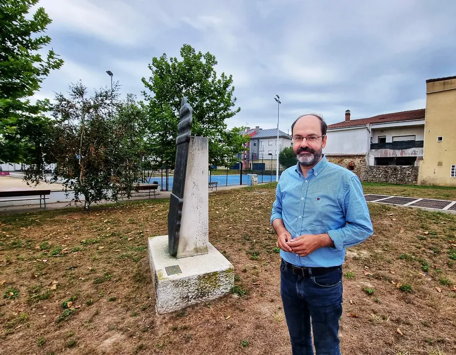 El Concejal de Parques y Jardines Jose Luis Urraca en el parque de Sierrapando