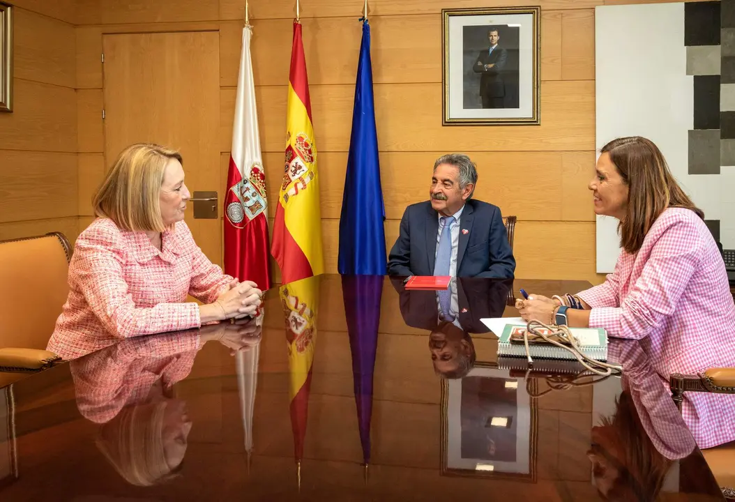 10:45 horas. Gobierno de Cantabria
El presidente de Cantabria, Miguel Ángel Revilla, recibe a la fiscal superior, Pilar Jiménez, con motivo de la presentación de la Memoria 2021 de la Fiscalía de la Comunidad Autónoma.
20 de septiembre de 2022
Fotografía: Silvia Bouzo