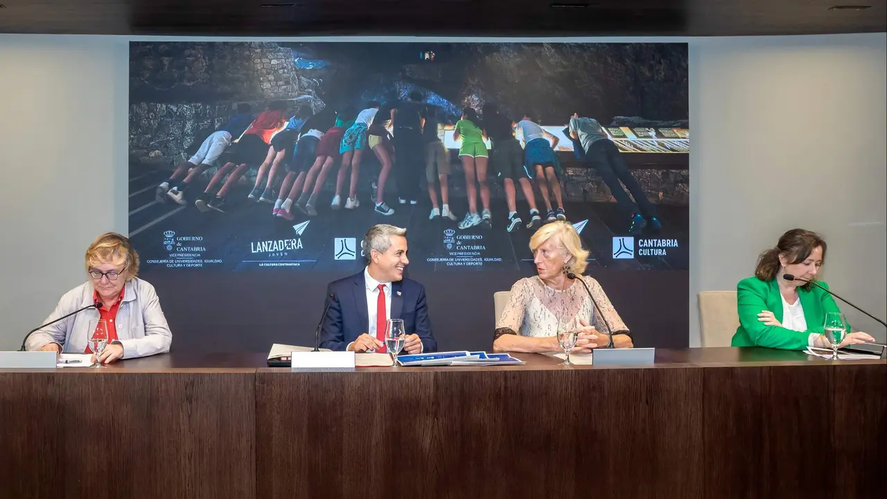 11:00 horas. Palacio de Festivales (Sala 30 años)
El vicepresidente y consejero de Universidades, Igualdad, Cultura y Deporte, Pablo Zuloaga, presenta en, rueda de prensa, la programación joven de La Cultura Contraataca.
03 de octubre de 2022
Fotografía: Silvia Bouzo