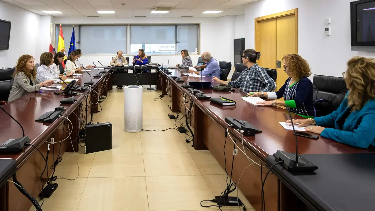 10:00 horas. Sala 1 planta. Gobierno
La consejera de Presidencia, Interior, Justicia y Acción Exterior, Paula Fernández asiste a la reunión del Consejo Rector del CEARC.
24 de octubre de 2022
Fotografía: Silvia Bouzo