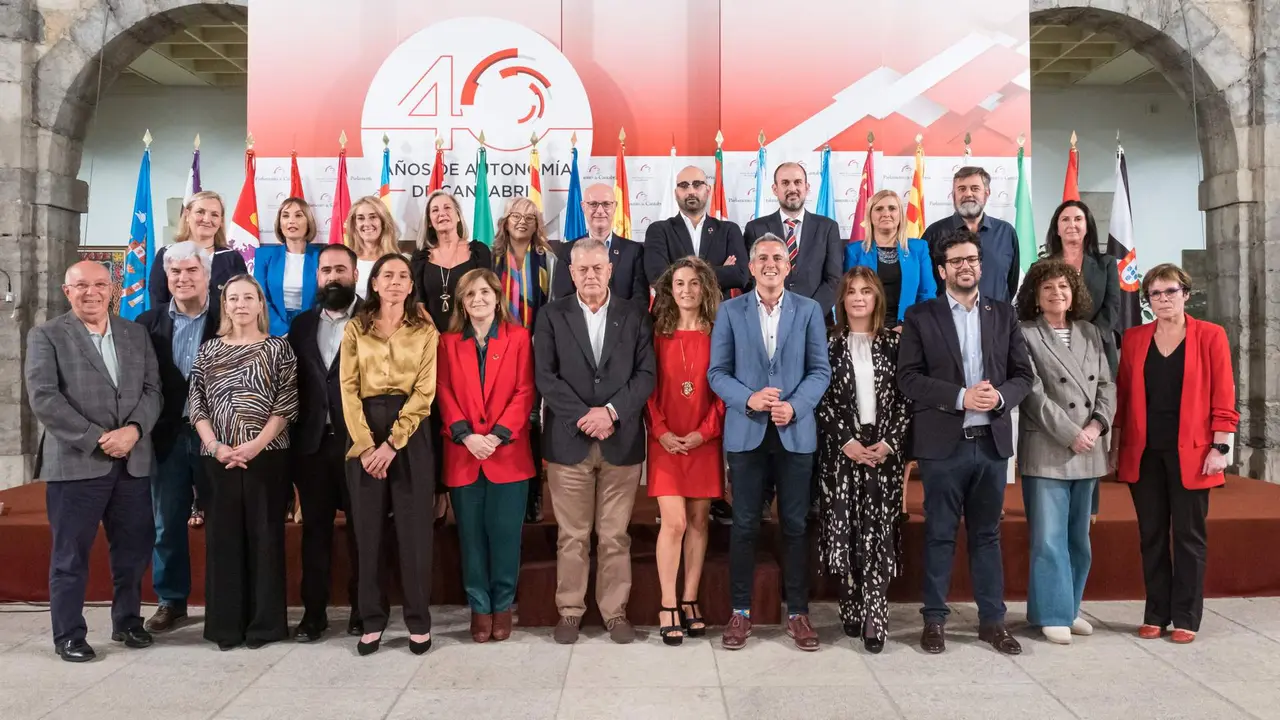 19:30 horas. Parlamento de Cantabria. El vicepresidente y consejero de Universidades, Igualdad, Cultura y Deporte, Pablo Zuloaga, inaugura el XV Encuentro de Comunidades Autónomas y Cooperación al Desarrollo. 26 de octubre de 2022 © Raúl Lucio