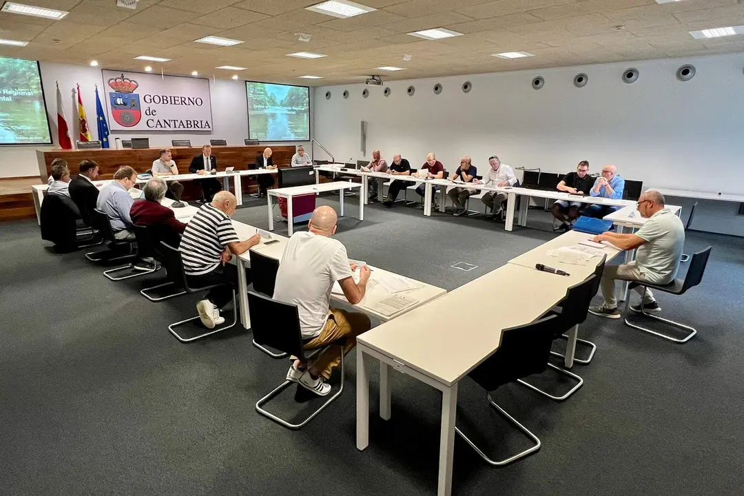 17:30 horas. Salón de actos de la Consejería de Desarrollo Rural, Ganadería, Pesca, Alimentación y Medio Ambiente (Planta 0). El consejero de Desarrollo Rural, Ganadería, Pesca, Alimentación y Medio Ambiente, Guillermo Blanco, preside el Consejo Regional de Pesca.