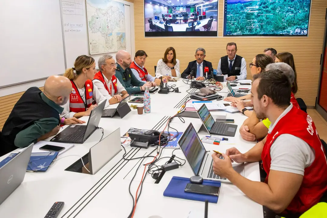 Presidente de Cantabria, Miguel Ángel Revilla, Consejera de presidencia, Paula Fernández, consejero de medio rural, Guillermo Blanco informan en el 112 del Infocan con la situación de los incendios. 28 OCTUBRE 2022 © Miguel De la Parra