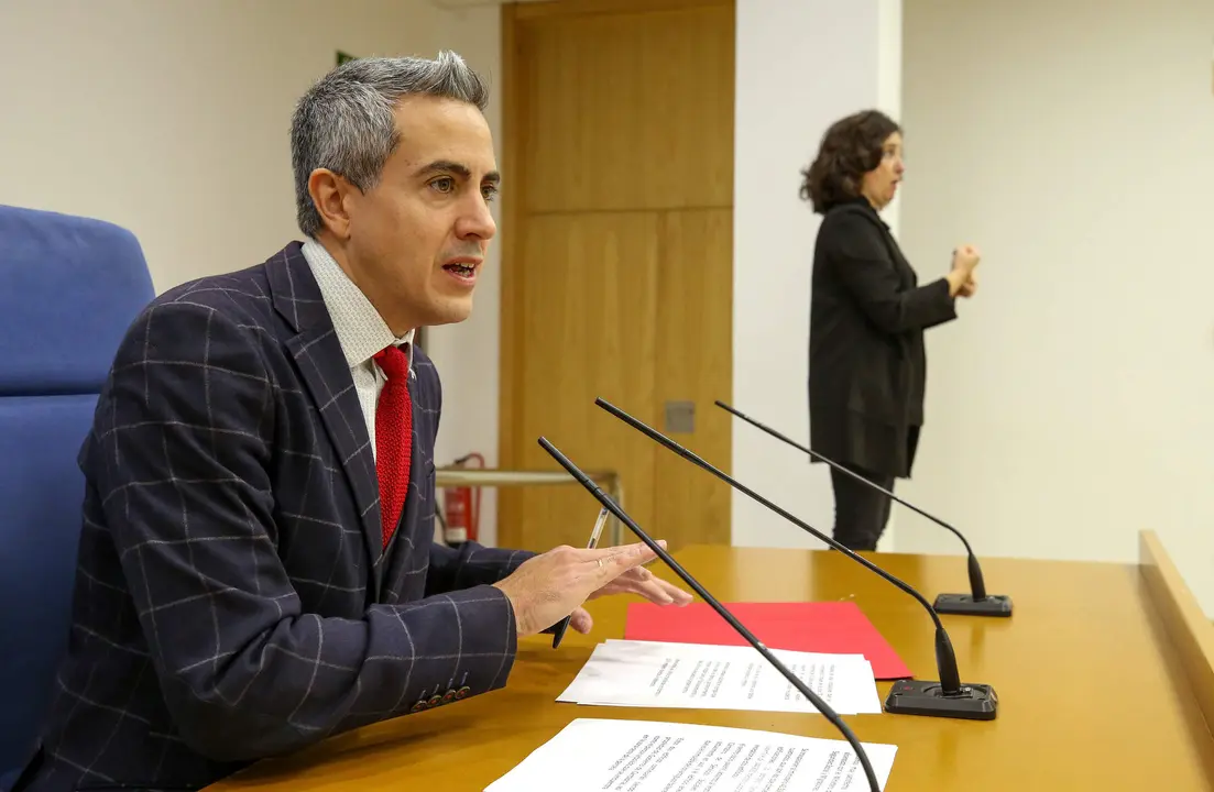 10:30 horas. Sala de prensa del Gobierno de Cantabria
El vicepresidente y consejero de Universidades, Igualdad, Cultura y Deporte, Pablo Zuloaga, informa, en rueda de prensa, de los acuerdos del Consejo de Gobierno.
La comparecencia podr&aacute; seguirse en streaming a trav&eacute;s de la red social Facebook del Gobierno de Cantabria y, adem&aacute;s, habr&aacute; cobertura de 
12 ENE 23