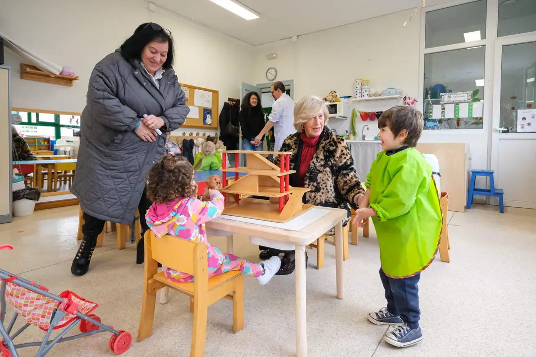 10:00 horas. Barrio La Iglesia, Ruiloba. La consejera de Educación y Formación Profesional, Marina Lombó, visita el CEIP Santiago Galas. 1 de febrero de 2023 © Raúl Lucio