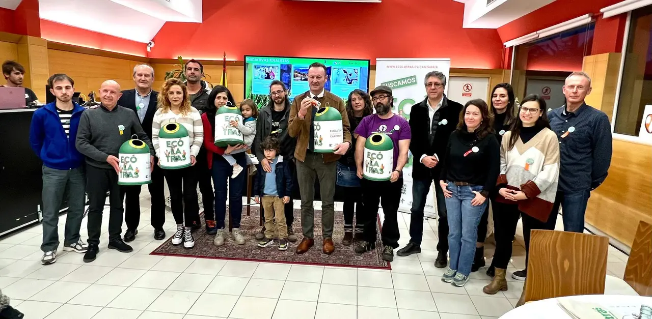 18:45 horas. Campo de golf Abra del Pas-Celia Barquín, Mogro. El consejero de Desarrollo Rural, Ganadería, Pesca, Alimentación y Medio Ambiente, Guillermo Blanco, asiste a la entrega de los Premios Ecólatras.