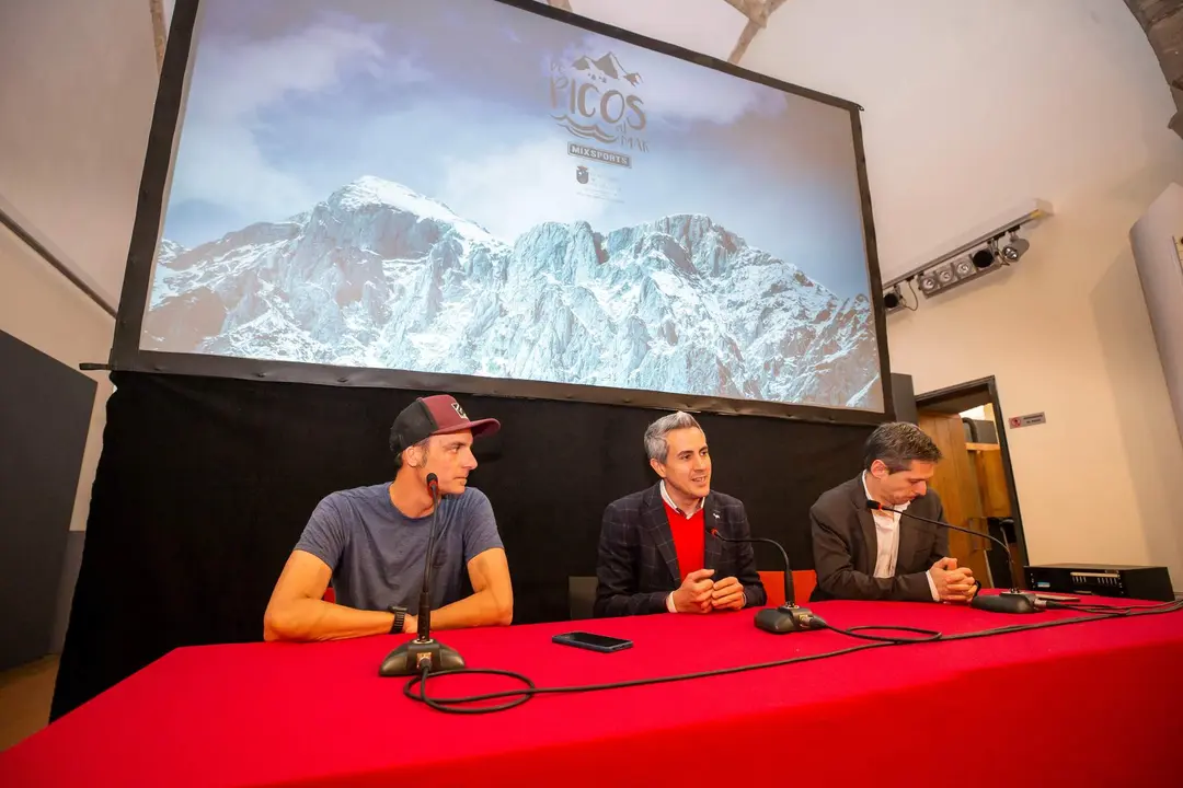 11:45 horas. Campo de fútbol de Tama
El vicepresidente y consejero de Universidades, Igualdad, Cultura y Deporte, Pablo
Zuloaga, informa sobre las obras de mejora de las instalaciones deportivas. 22 FEBRERO 2023 © Miguel De la Parra 22 FEBRERO 2023 © Miguel De la Parra