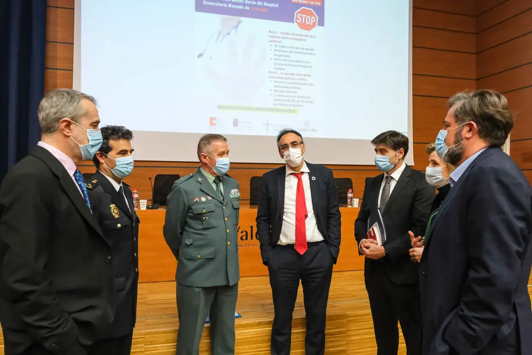 13:00 horas. Hospital Universitario Marqués de Valdecilla (Salón Gómez Durán). El consejero de Sanidad, Raúl Pesquera, inaugura la jornada sobre agresiones en el ámbito sanitario. 15 de marzo de 2023 © Raúl Lucio