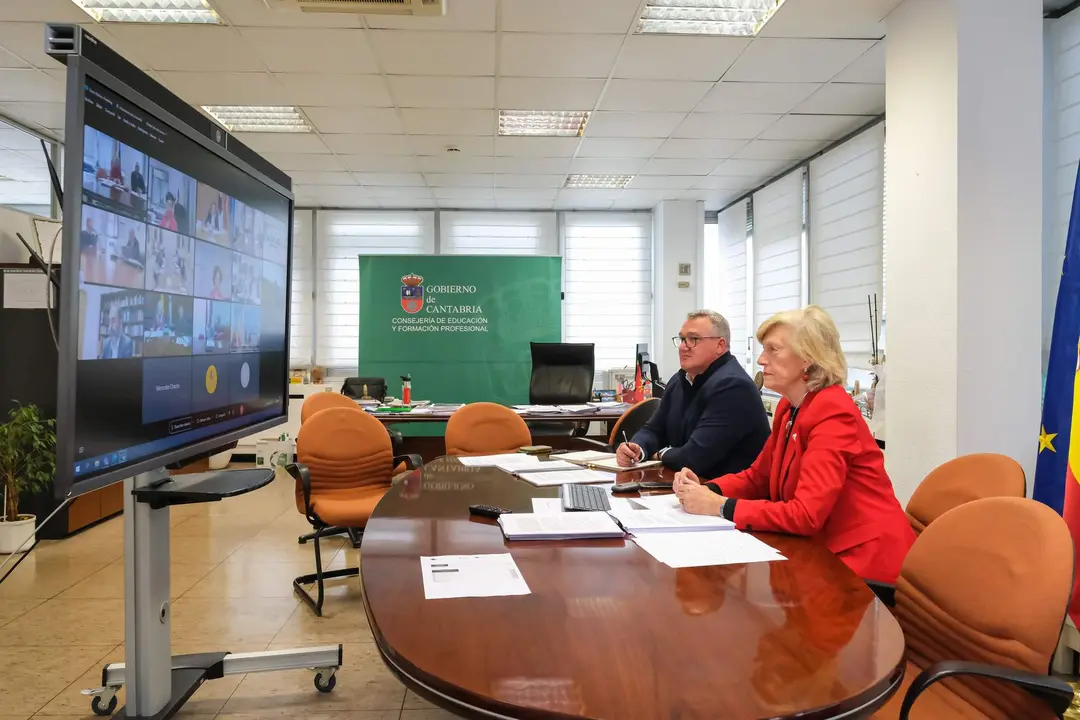 12:30 horas. Despacho de la consejera de Educación y Formación Profesional. La consejera de Educación y Formación Profesional, Marina Lombó, participa, de forma telemática, en la Conferencia Sectorial de Educación. 16 de marzo de 2023 © Raúl Lucio