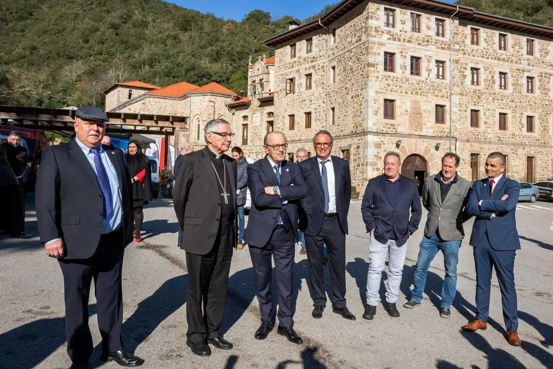 10:00 horas. Monasterio de Santo Toribio de Liébana 
El consejero de Industria, Turismo, Innovación, Transporte y Comercio, Javier López Marcano, inaugura las obras de conservación del Monasterio de Santo Toribio de Liébana junto al Obispo de Santander, Manuel Sánchez Monge.
