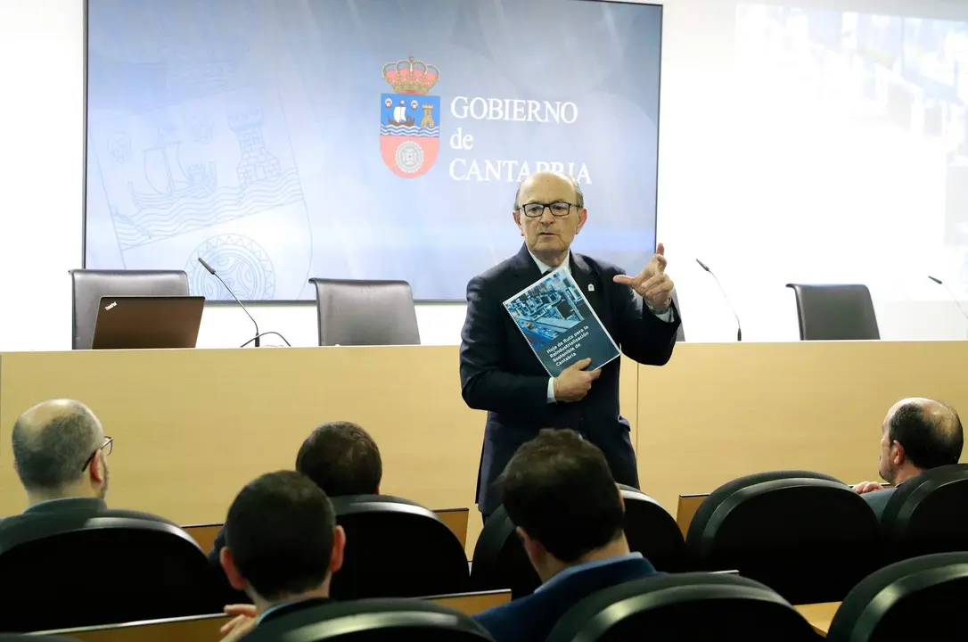 El consejero de Industria, Turismo, Innovación, Transporte y Comercio, Javier López Marcano, presenta la Hoja de Ruta para la Reindustrialización Sostenible a la Alianza por la Industria.
23 mar 23