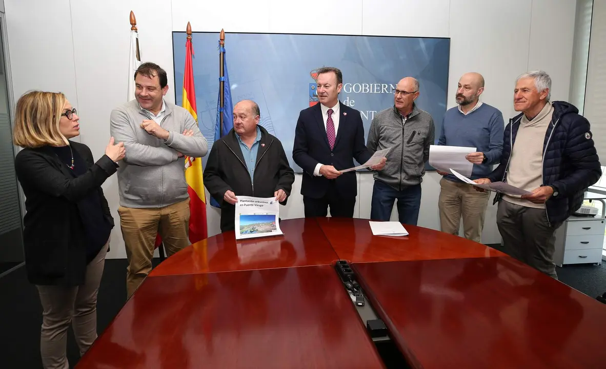  El consejero de Desarrollo Rural, Ganadería, Pesca, Alimentación y Medio Ambiente, Guillermo Blanco, se reúne con el alcalde de Puente Viesgo para hacer balance del torneo sostenible de balonmano del municipio y anunciar nuevas actuaciones.
27 mar 23