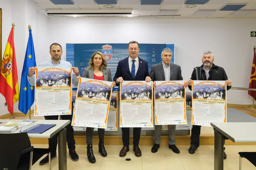 10:00 horas. Sala de prensa del Gobierno de Cantabria. El consejero de Desarrollo Rural, Ganadería, Pesca, Alimentación y Medio Ambiente, Guillermo Blanco, presenta la XII Feria de la Caza, Pesca y Productos Agroalimentarios de la comarca de Liébana. 28 de marzo de 2023 © Raúl Lucio