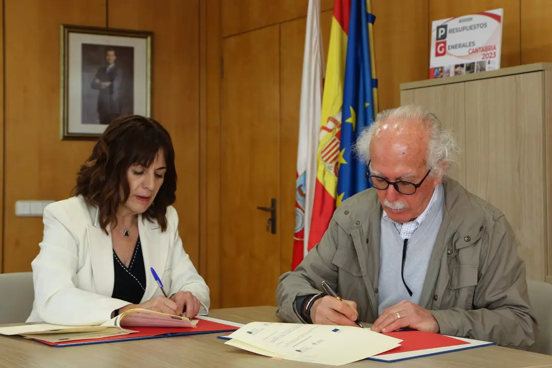 11:30 horas. Despacho de la consejera de Economía y Hacienda
La consejera de Economía y Hacienda, Ana Belén Álvarez, firma un convenio de colaboración con Casa de Europa en Cantabria. ©R.I. Rafi