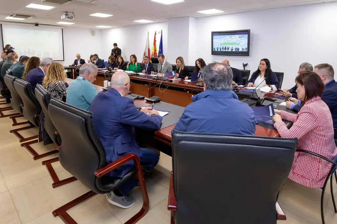 09:30 horas. Gobierno de Cantabria
El presidente de Cantabria, Miguel Ángel Revilla, junto a varios consejeros, preside la reunión del Consejo Asesor para la Lucha contra el Despoblamiento de los Municipios de Cantabria.
