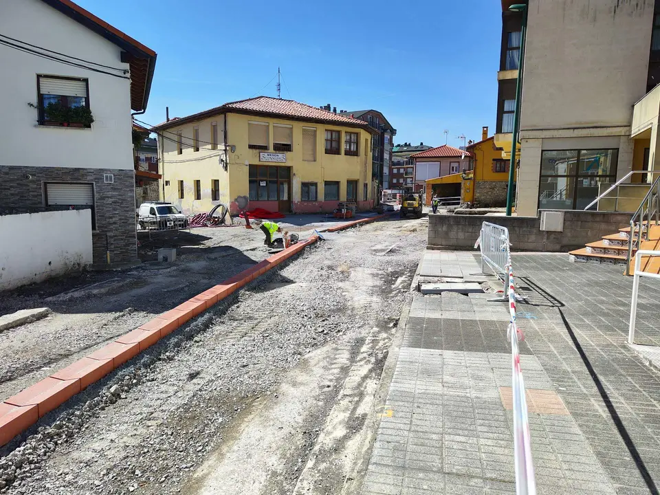 Avance de las obras de la calle Pi&eacute;lagos en Suances