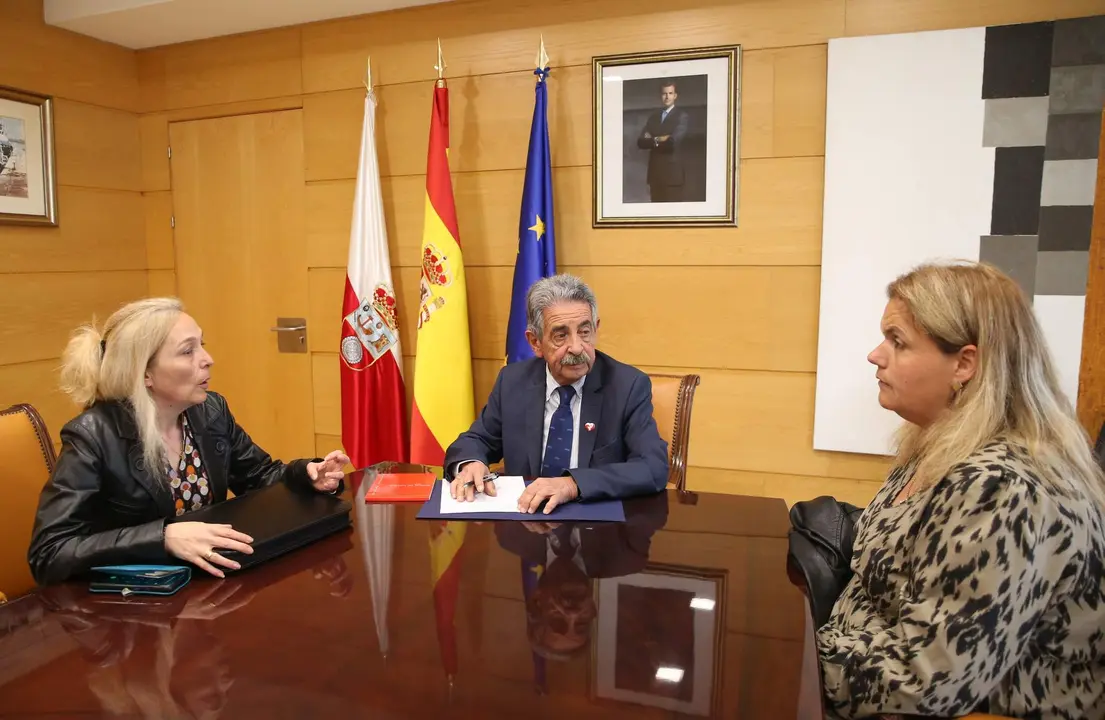 El presidente de Cantabria, Miguel Ángel Revilla, recibe a la Asociación Dislexia Cantabria.
11 ABRIL 23