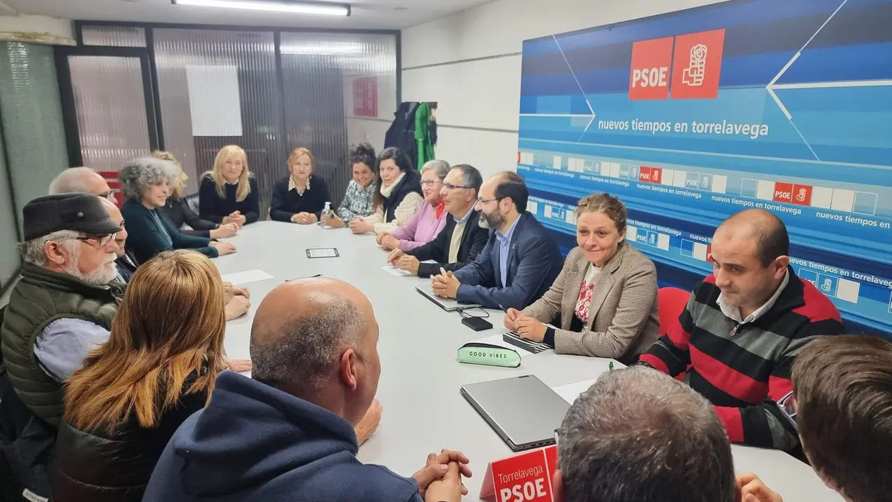 foto ejecutiva socialistas Torrelavega