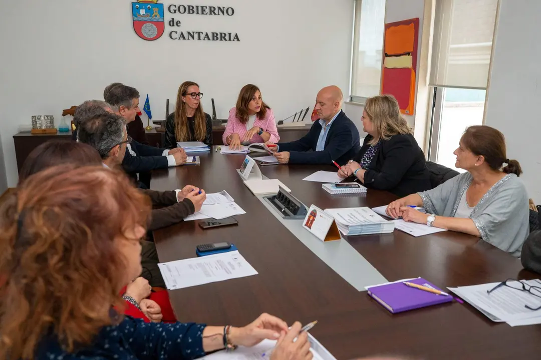 10:00 horas. Gobierno de Cantabria
La consejera de Presidencia, Interior, Justicia y Acción Exterior, Paula Fernández,
preside la reunión de la Comisión de Espectáculos Públicos y Actividades
Recreativas.  26 abril 2023 © Miguel De la Parra